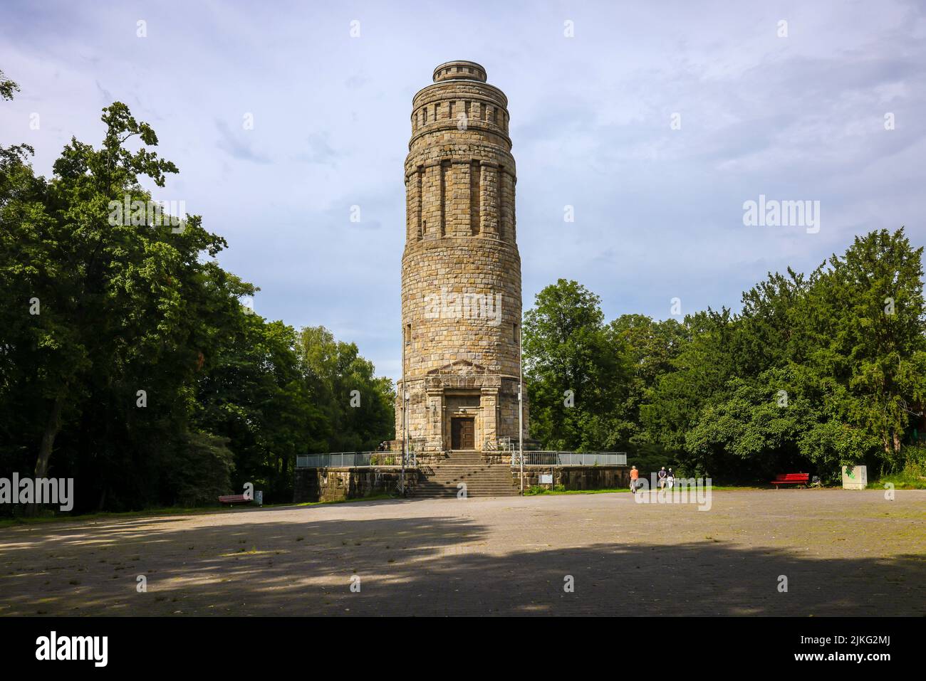 24.05.2022, Deutschland, Nordrhein-Westfalen, Bochum - Stadtpark Bochum mit Bismarckturm, einem 33 Meter hohen Turm aus Ruhrsandstein, eingeweiht Stockfoto