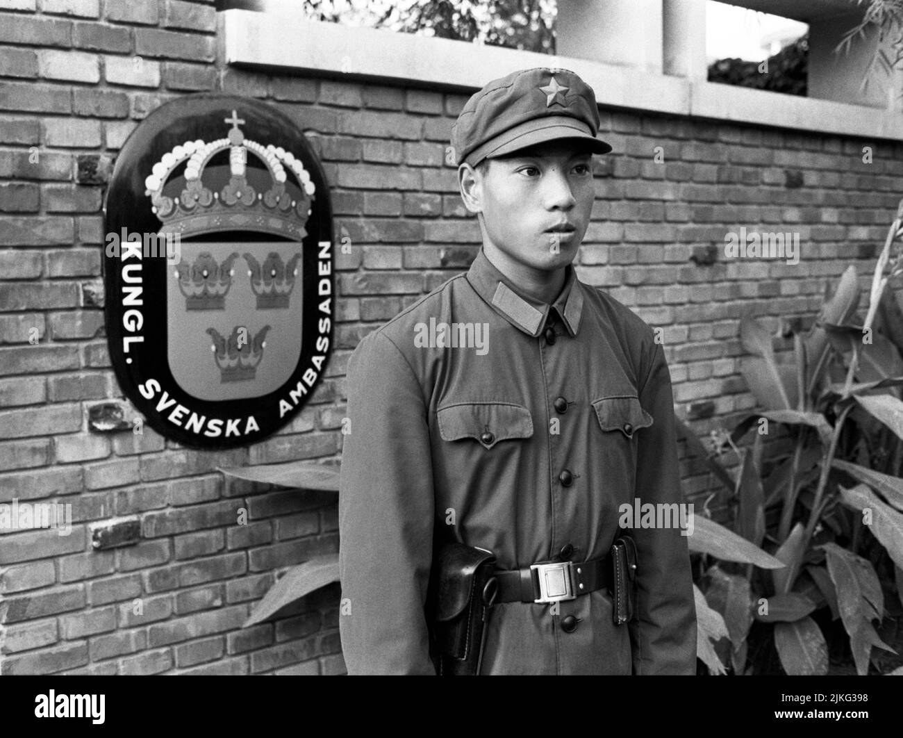 PEKING CHINA bewaffnete Wache vor der schwedischen Botschaft in Peking Stockfoto
