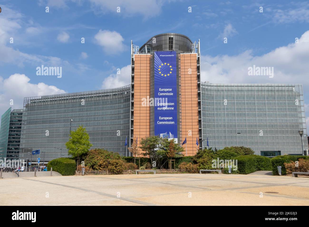 Brüssel, Belgien - 17. Juli 2018: Le Berlaymont, das von Lucien de Vestel entworfene und im Jahr 1960s eröffnete Hauptquartier der Europäischen Kommission. Stockfoto