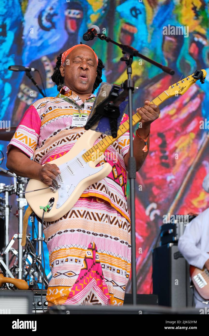 Osibisa spielen auf der Bühne während des 40.. Jahrestages des WOMAD Festivals, Charlton Park, Malmesbury, England. 30. Juli 2022 Stockfoto