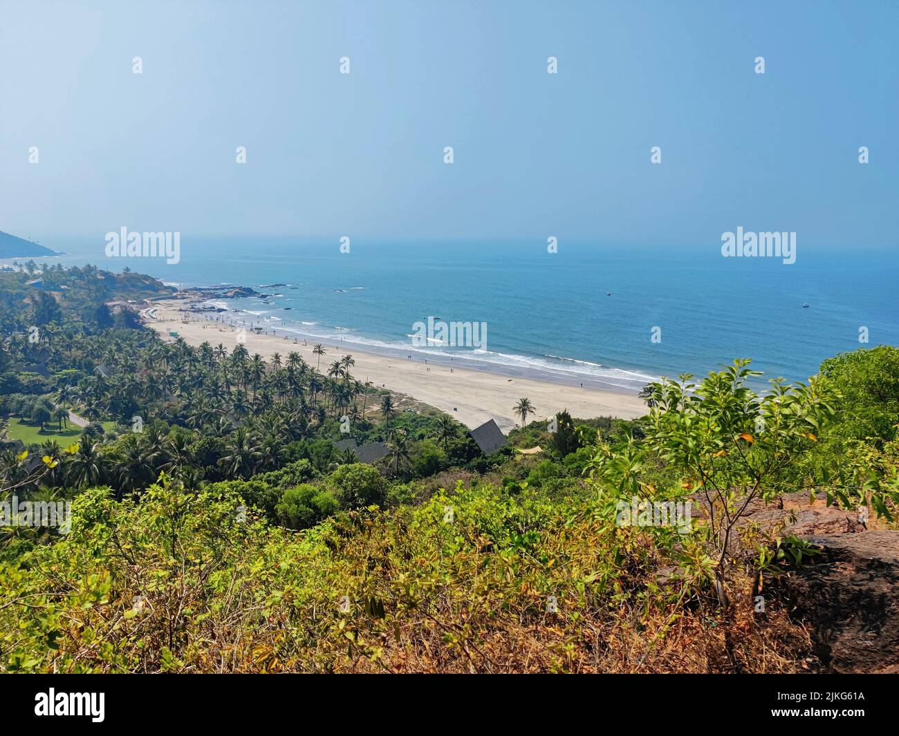 Luftaufnahme des Vagator Beach von Chapora Fort, Bardez, Vagator Beach Road, Goa, Indien Stockfoto