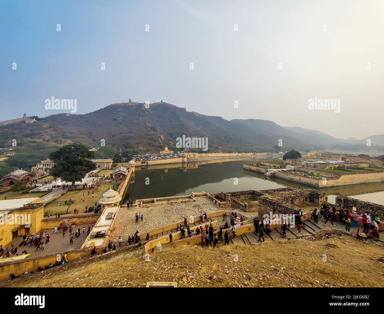 INDIEN, RAJASTHAN, JAIPUR, Dezember 2021, Tourist am Maotha See, ein Blick von Amer Fort, Devisinghpura Stockfoto