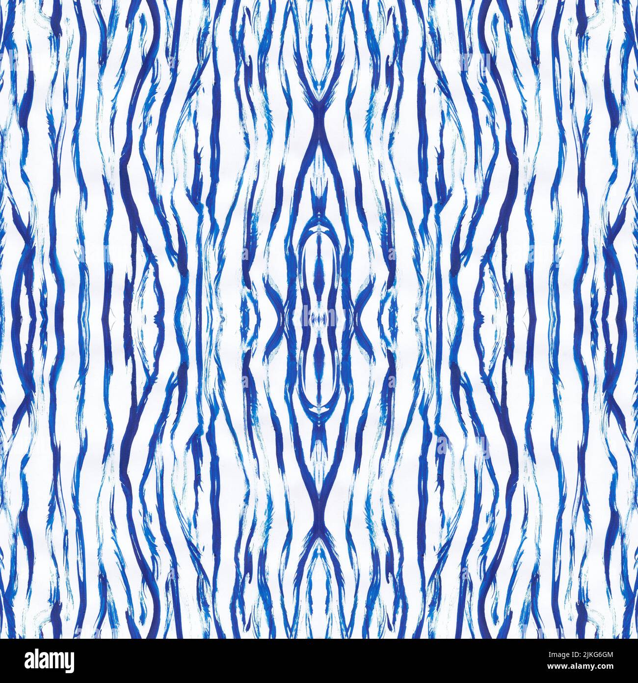 Das kreative Kunstwerk mit abstrakten blauen Streifen auf weißem Hintergrund aus gemischten Medien Stockfoto