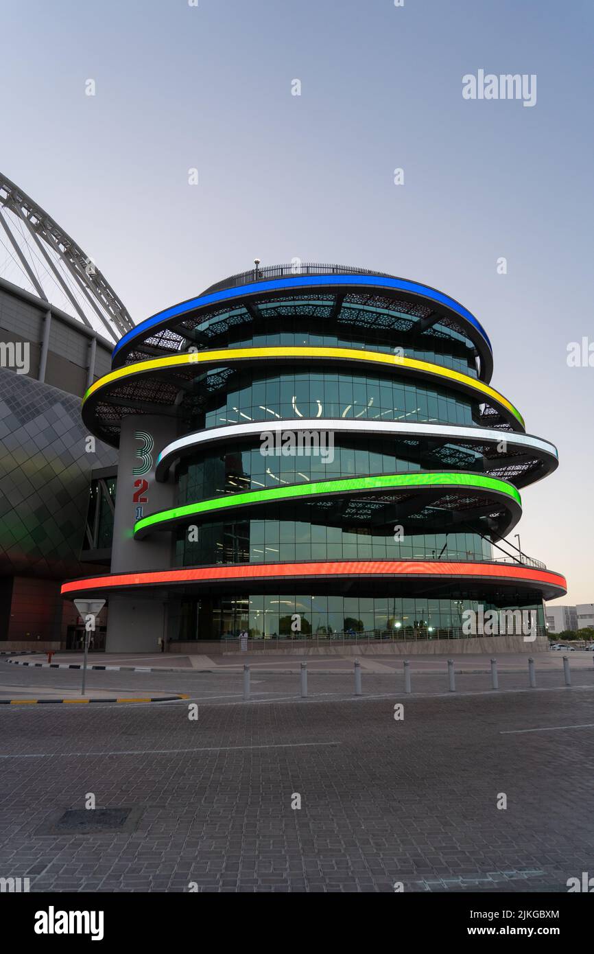 DOHA, KATAR - 27. JUNI 2022: 3-2-1 das Qatar Olympic and Sports Museum befindet sich im Khalifa International Stadium Doha, Katar. Stockfoto