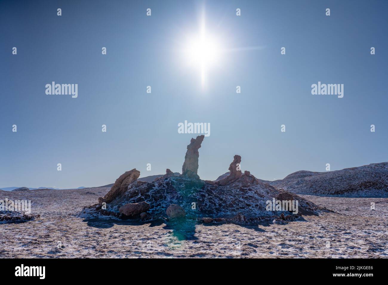 Die drei Marien, eine salzverkrustete Siltsteinformation im Tal des Mondes oder Valle de Luna, San Pedro de Atacama, Chile. Stockfoto