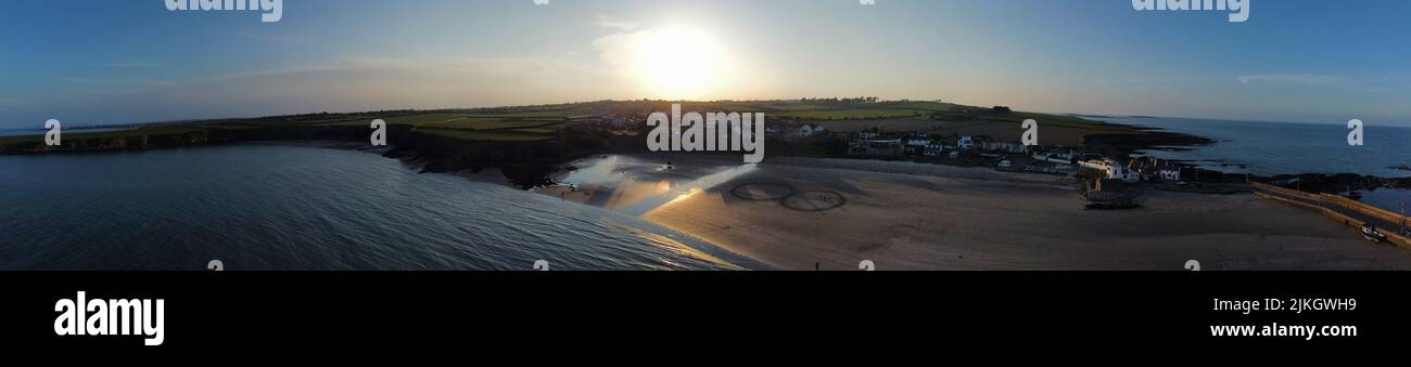 Ein Panoramablick auf Loughshinny während des Sonnenuntergangs in der Grafschaft Dublin, Irland Stockfoto