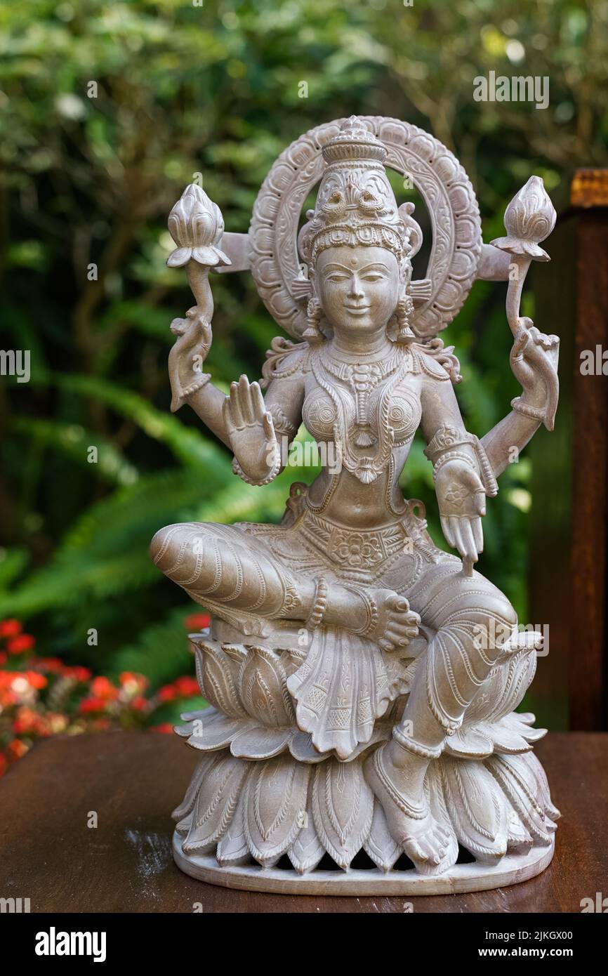 Nahaufnahme einer Skulptur einer indischen Gottheit Stockfoto