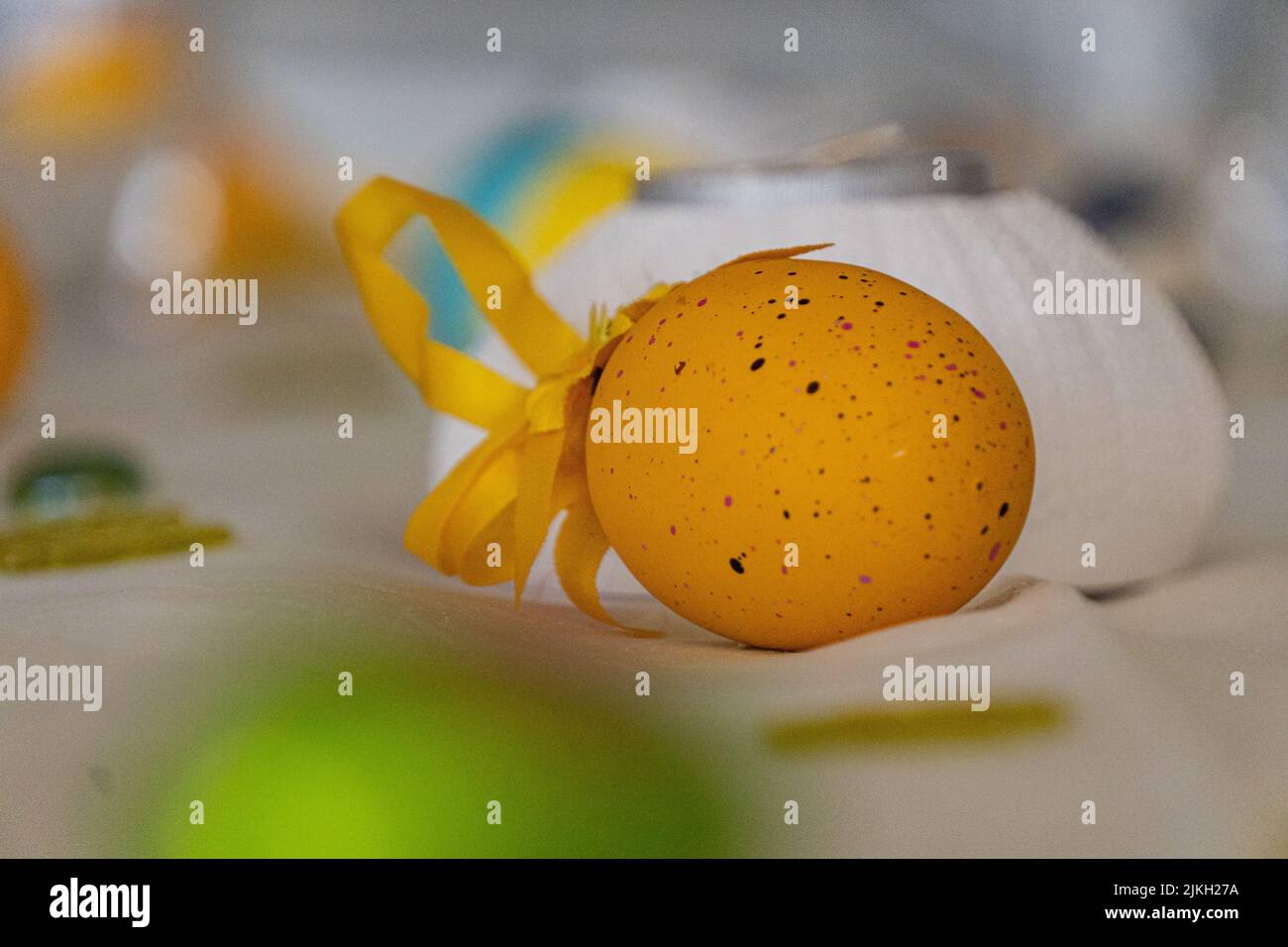 Eine schöne Aufnahme eines dekorativen Ostereier auf einem Tisch Stockfoto