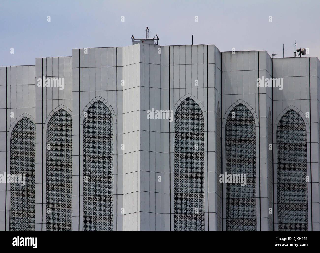 Ein architektonisches Detail des Tabung-haji-Turms in Kuala Lumpur, Malaysia Stockfoto