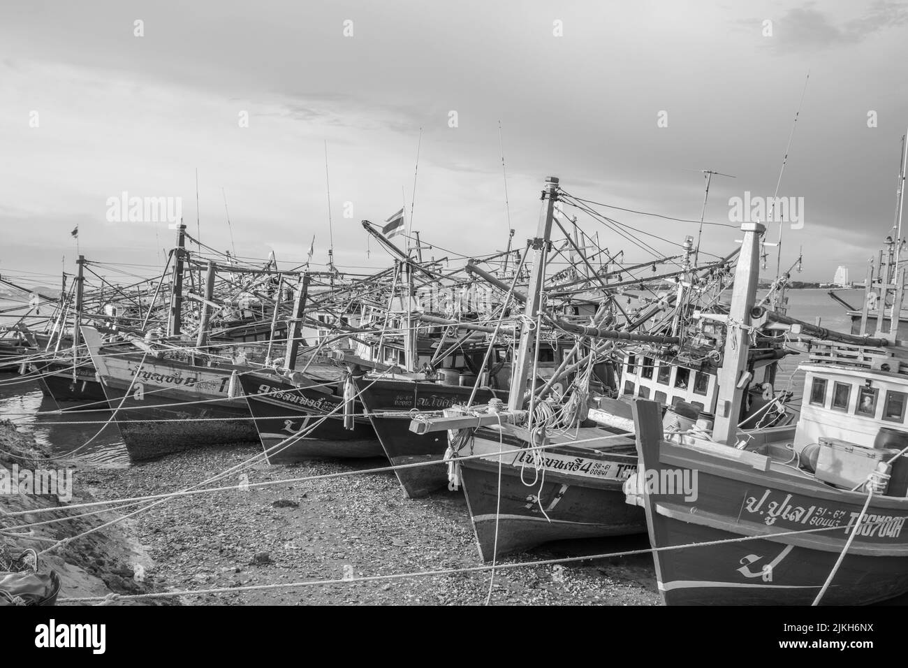 Thailändisches Fischerboot an einem Pier in Thailand Südostasien Stockfoto