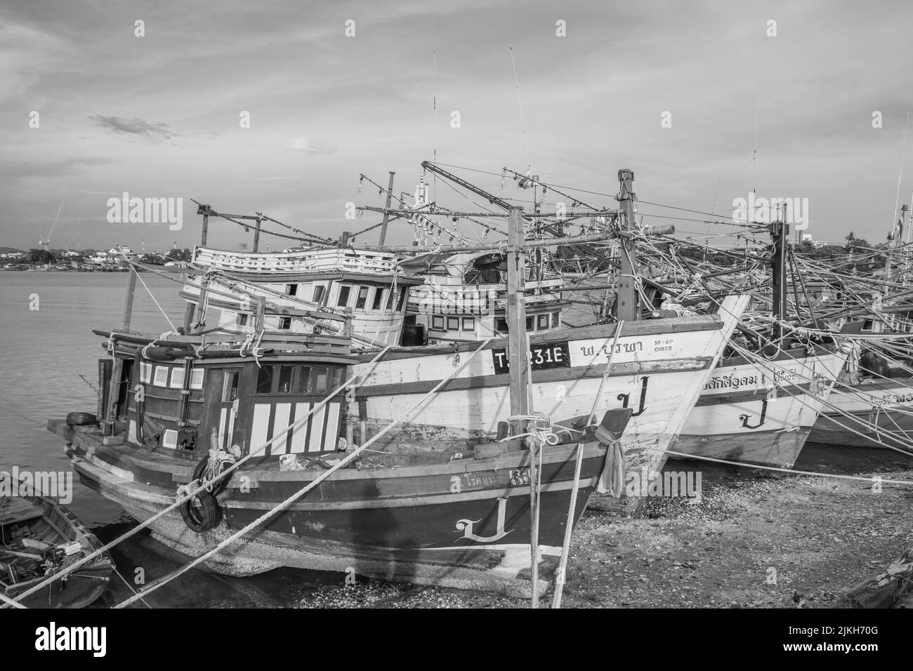 Thailändisches Fischerboot an einem Pier in Thailand Südostasien Stockfoto