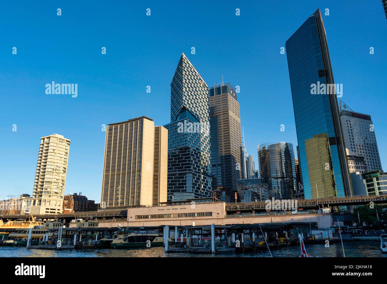 Blick auf den Wolkenkratzer im Quay Quarter Tower in der Bridge Street 50. Sydney, Australien. Stockfoto