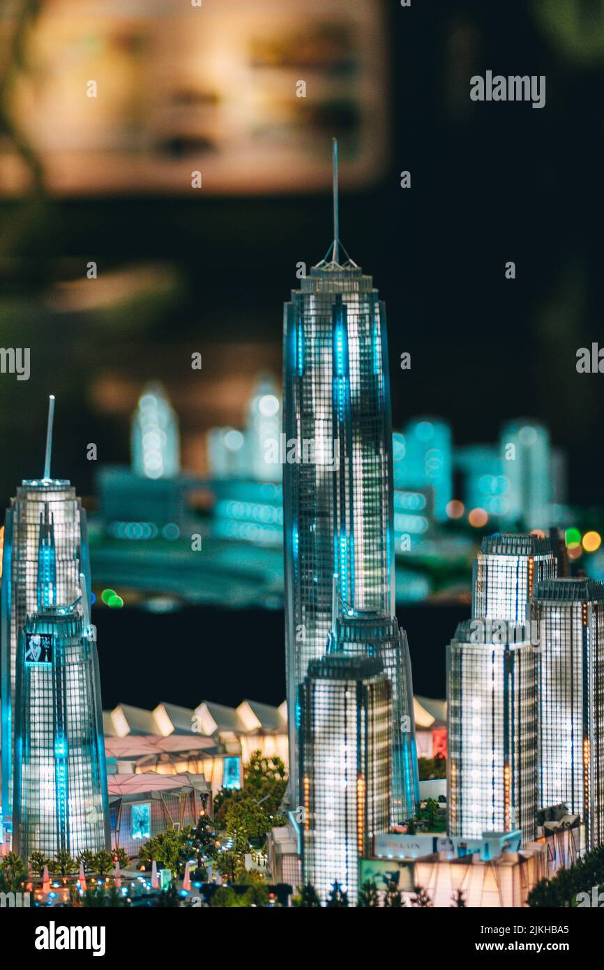 Eine Nahaufnahme der Glasmaquette des Warisan Merdeka Tower Wolkenkratzers in Kuala Lumpur, Malaysia Stockfoto