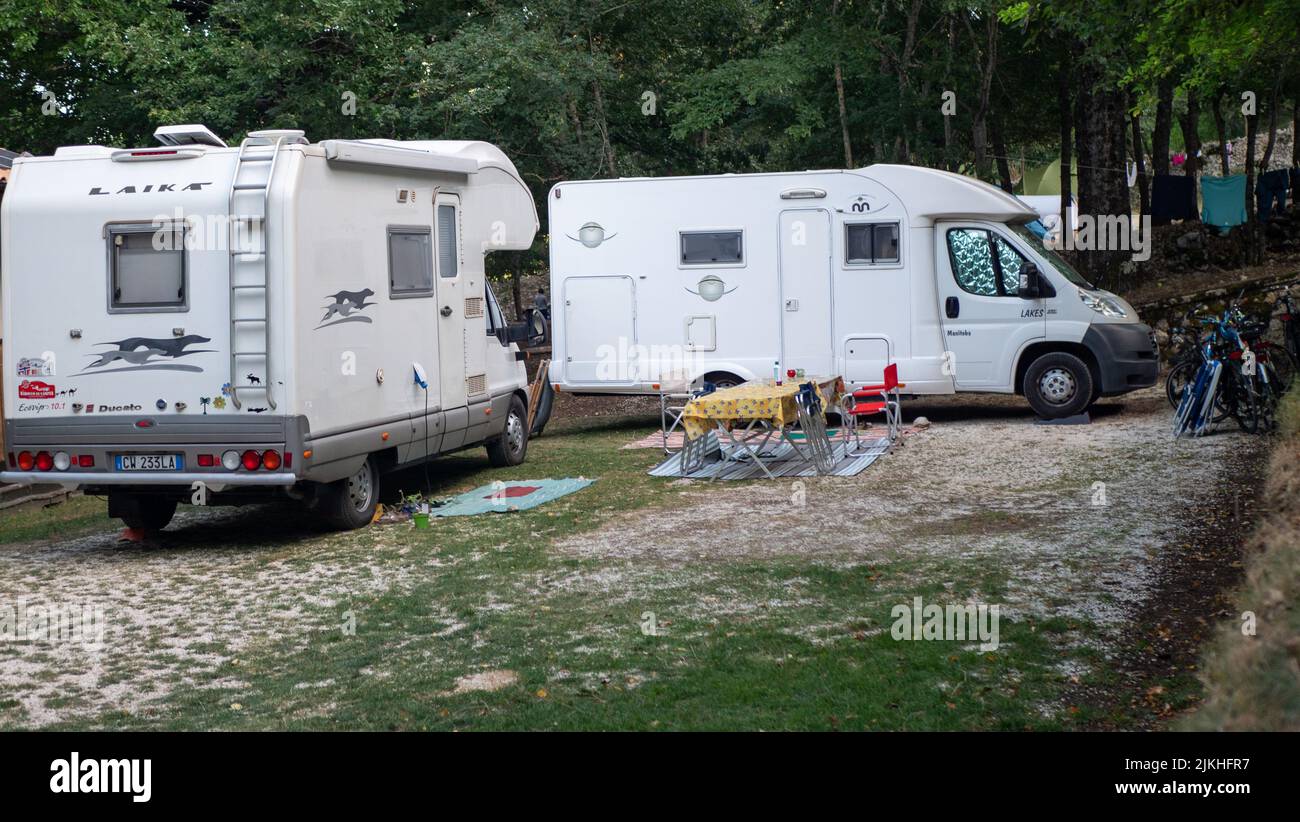 Barrea Ambruzzo, Italien. August 14. 2020. Camper auf dem Campingplatz Stockfoto
