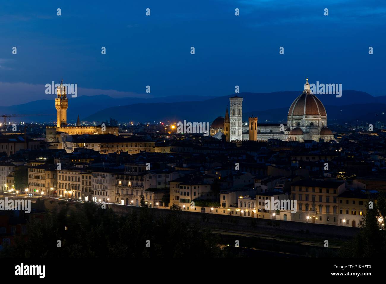 Skyline von Florenz während einer Sommernacht (2022. Juli) Stockfoto