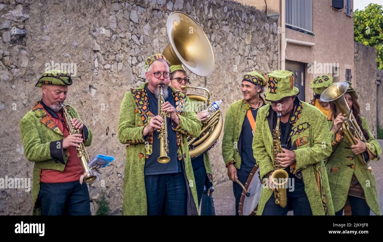 Musiker beim Festival Les Festejades in Gruissan im Frühjahr. Stockfoto
