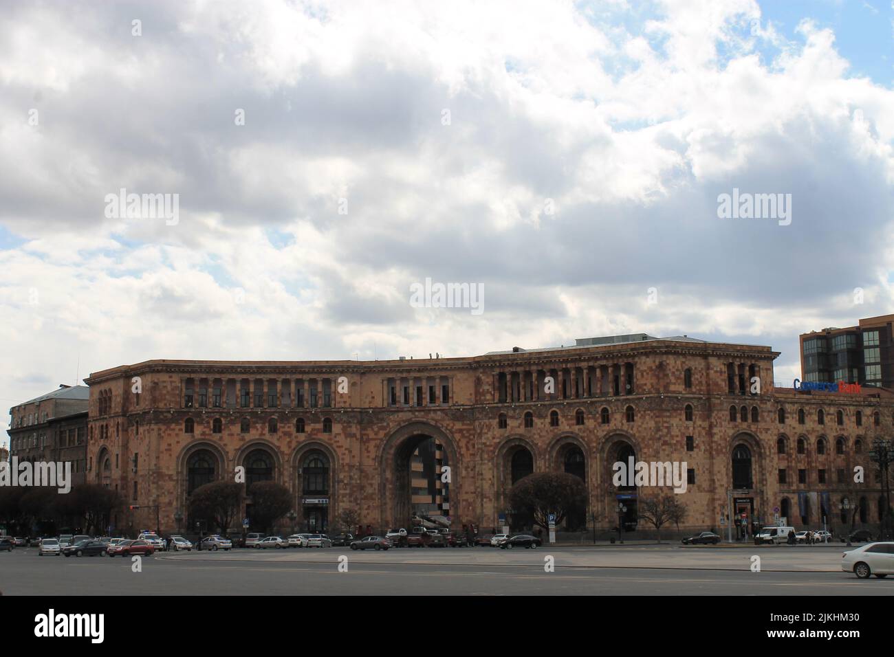 Der Platz der Republik von Jerewan, Armenien an einem bewölkten Tag Stockfoto