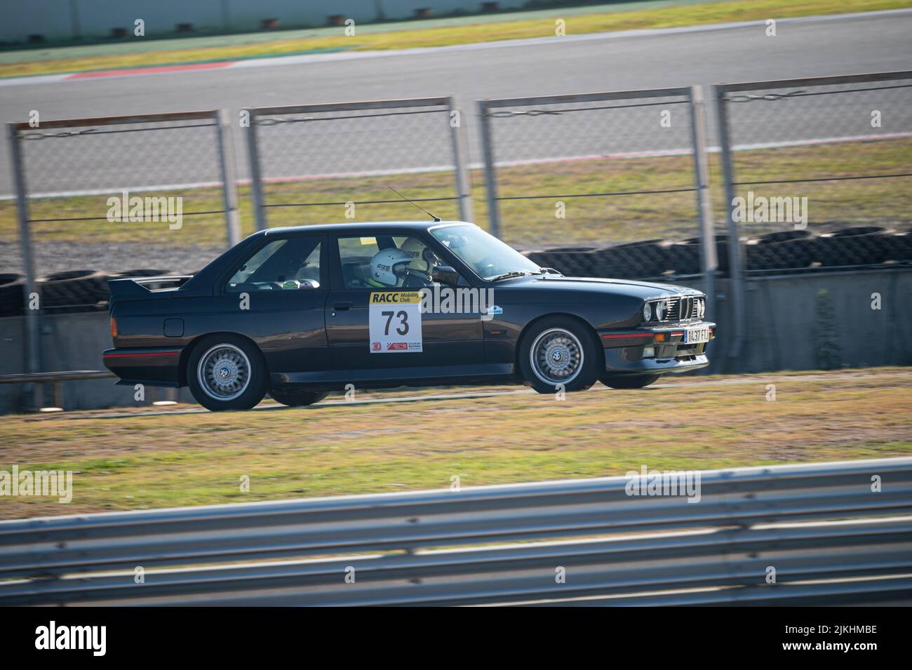 Barcelona, Spanien; 20. Dezember 2021: BMW E30 M3 Rennwagen auf der Strecke von Montmelo Stockfoto