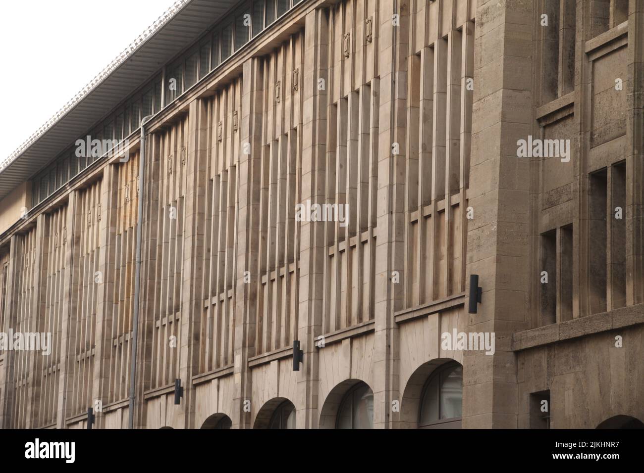 Eine schöne Fassade aus Stein in Paris, Frankreich Stockfoto