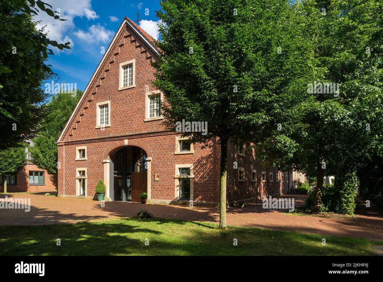 Deutschland, Coesfeld, Coesfeld-Lette, Buchstabe Berg, Berkel, Baumberge, Münsterland, Westfalen, Nordrhein-Westfalen, Glasmuseum Lette, Glasdepot Hoeltingshof, Ausstellungsgebäude Stockfoto
