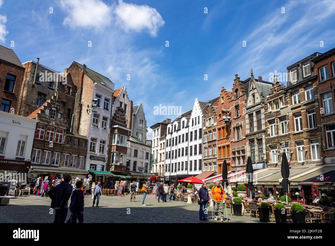 Ein Stadtbild der historischen flämischen Gebäudefassaden in Antwerpen, Belgien Stockfoto