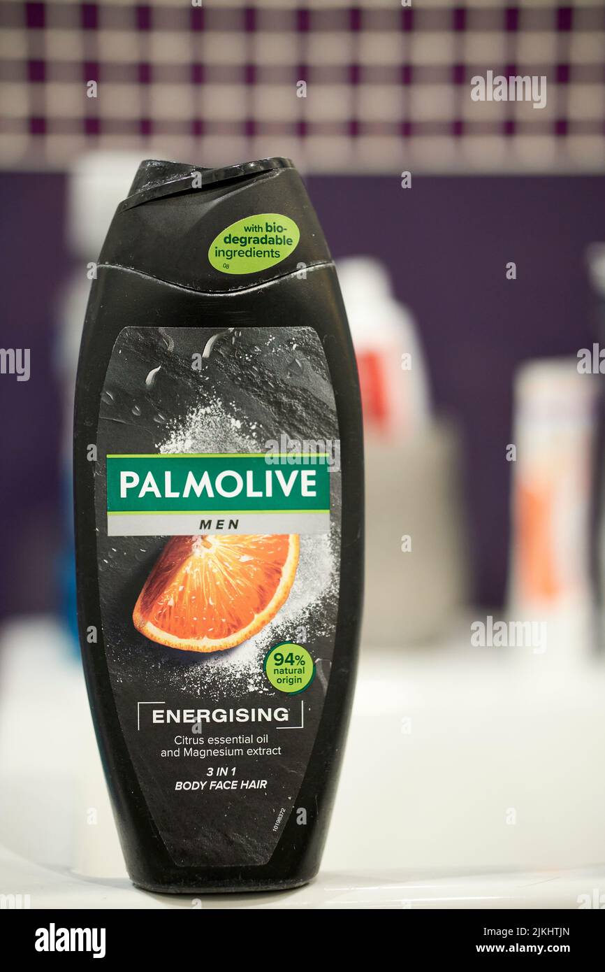 Eine vertikale Aufnahme der Marke Palmolive mit Duschgel mit Zitrusgeschmack in einer Flasche für Männer. Stockfoto