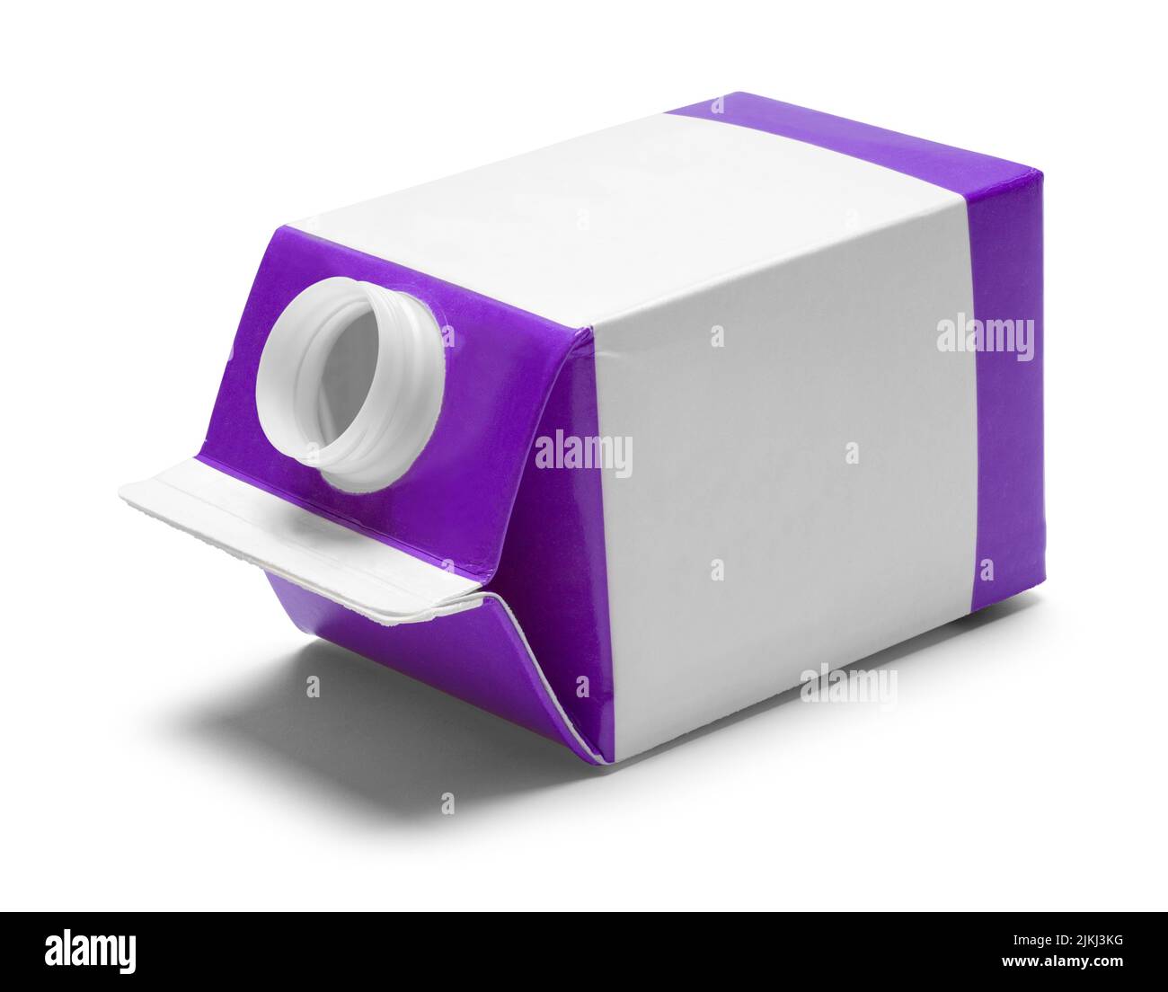 Gebrauchter Milchkarton auf Weiß ausgeschnitten. Stockfoto