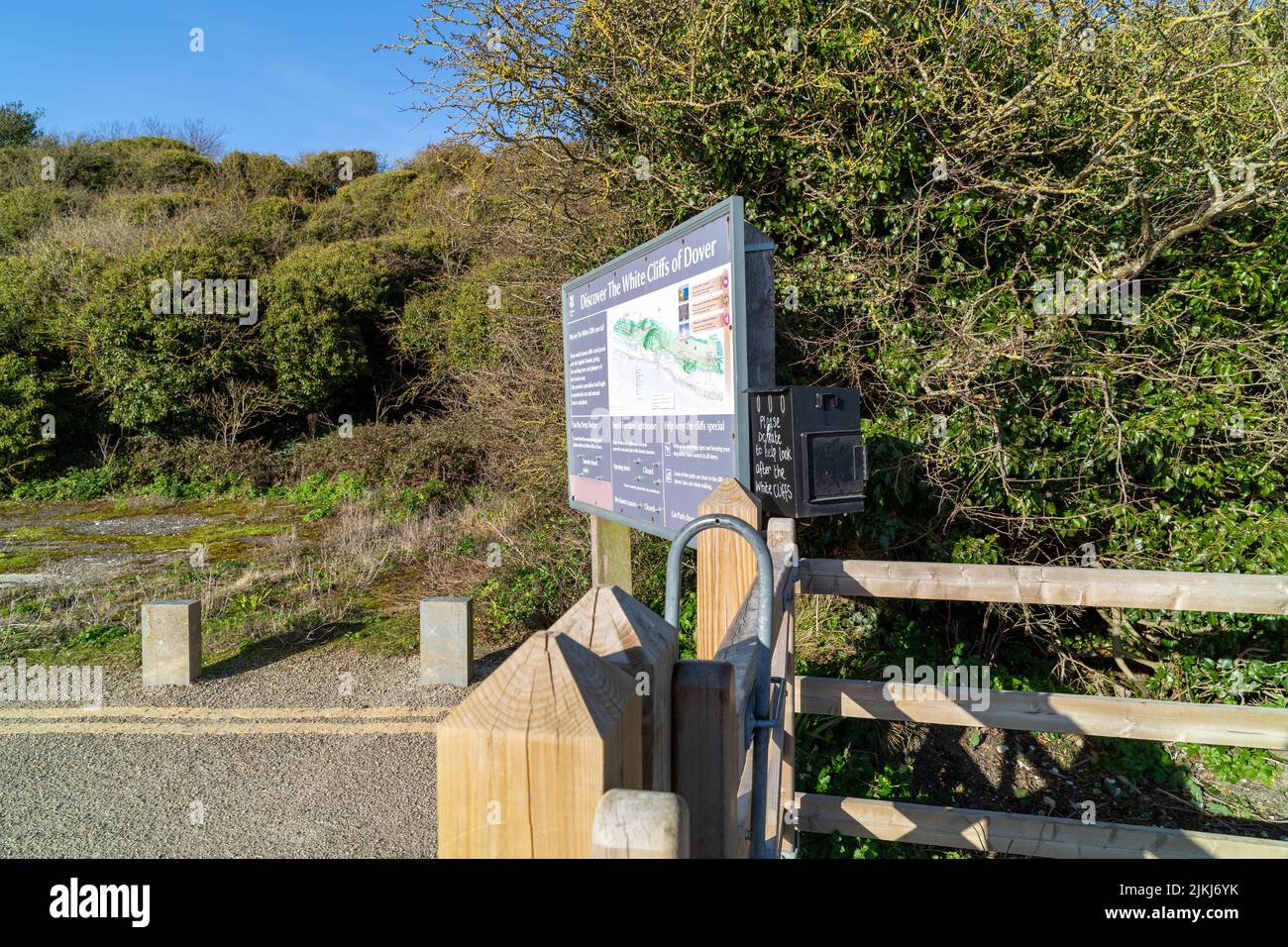 Ein Parkplatz an den White Cliffs of Dover in Kent, Großbritannien Stockfoto