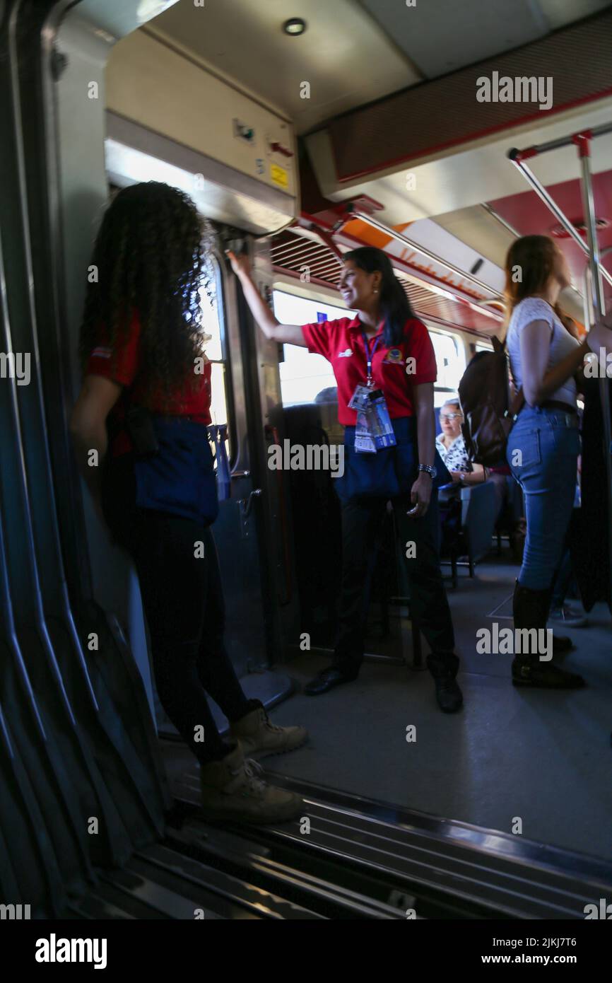 Die Menschen in der Kutschenbahn, die in die Stadt San Jose, Costa Rica, fahren Stockfoto