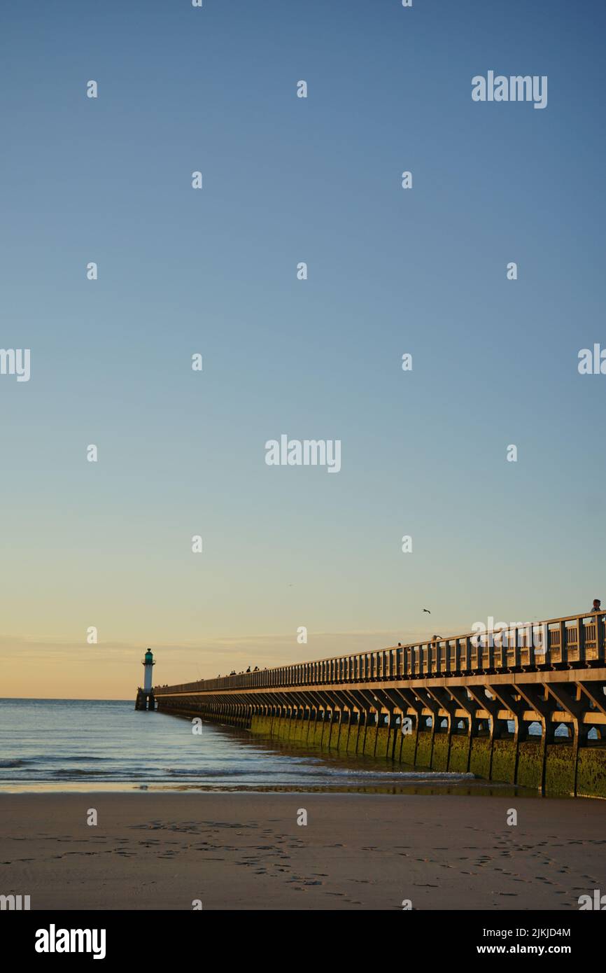 Pier von Calais bei Sonnenuntergang, Frankreich Stockfoto