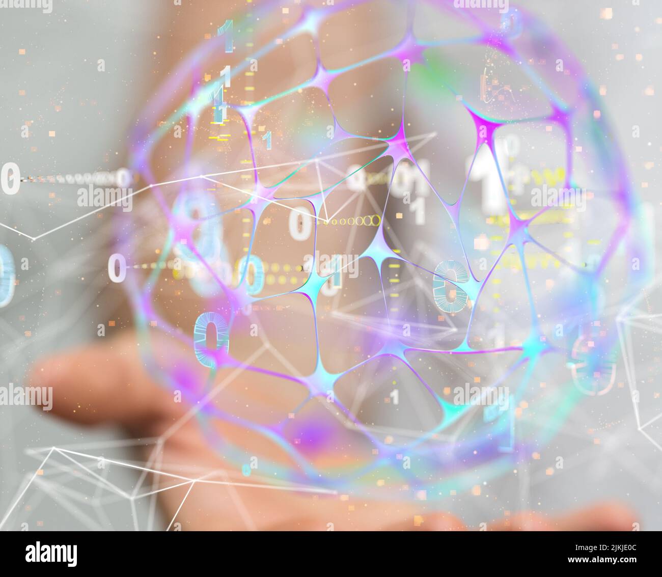 Ein Hologramm eines globalen Netzwerks mit Binärcode auf der Handfläche eines Mannes Stockfoto