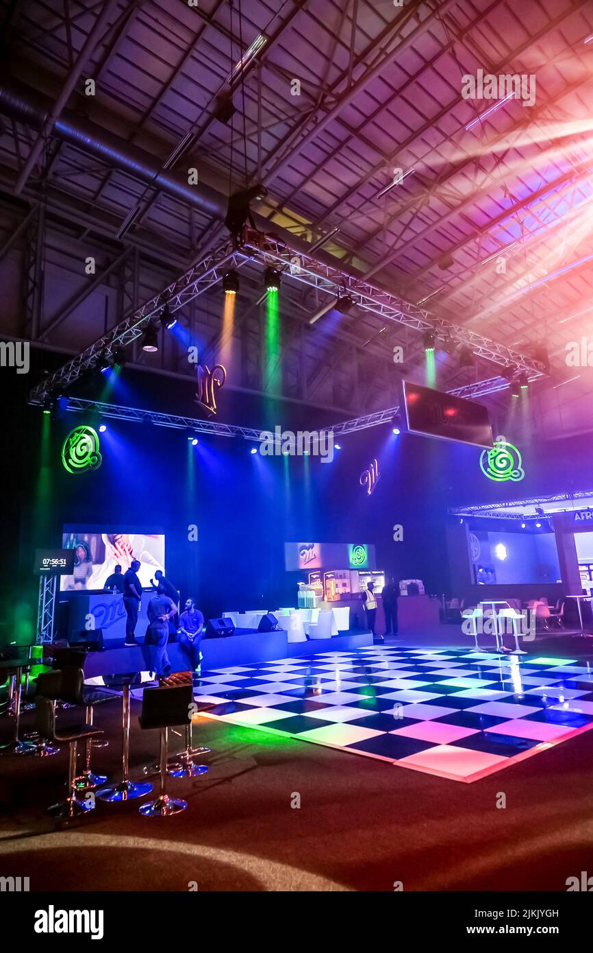 Eine leere Tanzfläche bei einer Indoor-Party in Kapstadt, Südafrika Stockfoto
