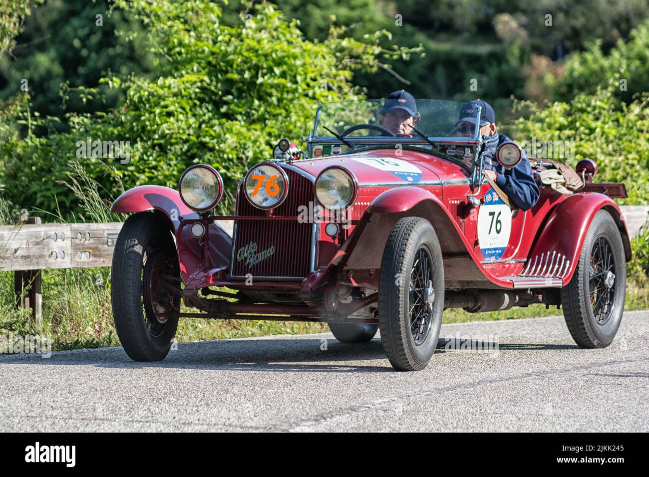 Nahaufnahme eines Alfa Romeo 6C 1750 Gran Sport Zagato auf einer berühmten italienischen Mille Miglia Rallye am 2018 Stockfoto