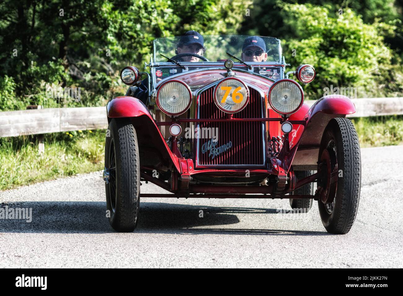 Nahaufnahme eines Alfa Romeo 6C 1750 Gran Sport Zagato auf einer berühmten italienischen Mille Miglia Rallye am 2018 Stockfoto
