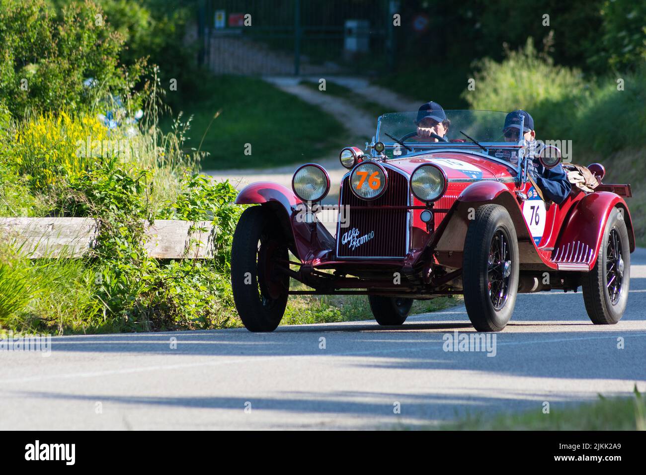 Nahaufnahme eines Alfa Romeo 6C 1750 Gran Sport Zagato auf einer berühmten italienischen Mille Miglia Rallye am 2018 Stockfoto
