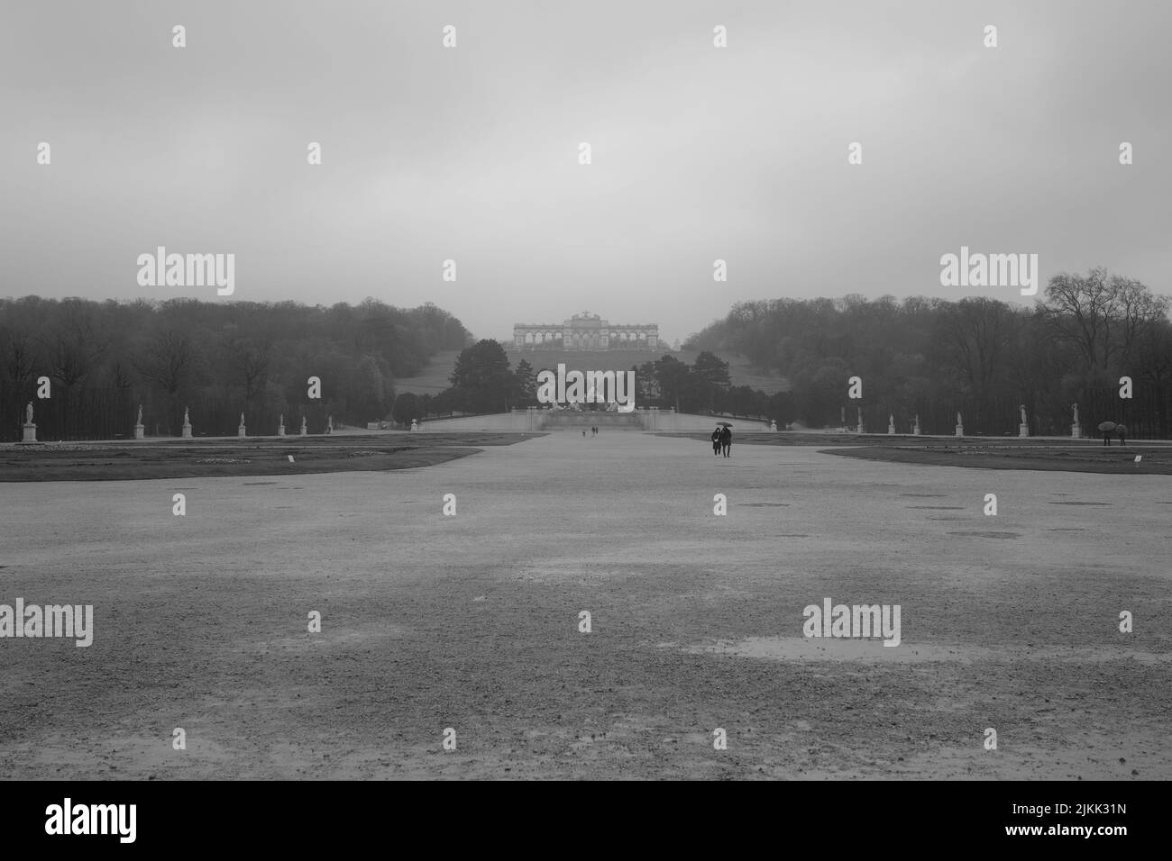 Eine Graustufe der Gloriette im Schloss Schönbrunn, Wien Stockfoto