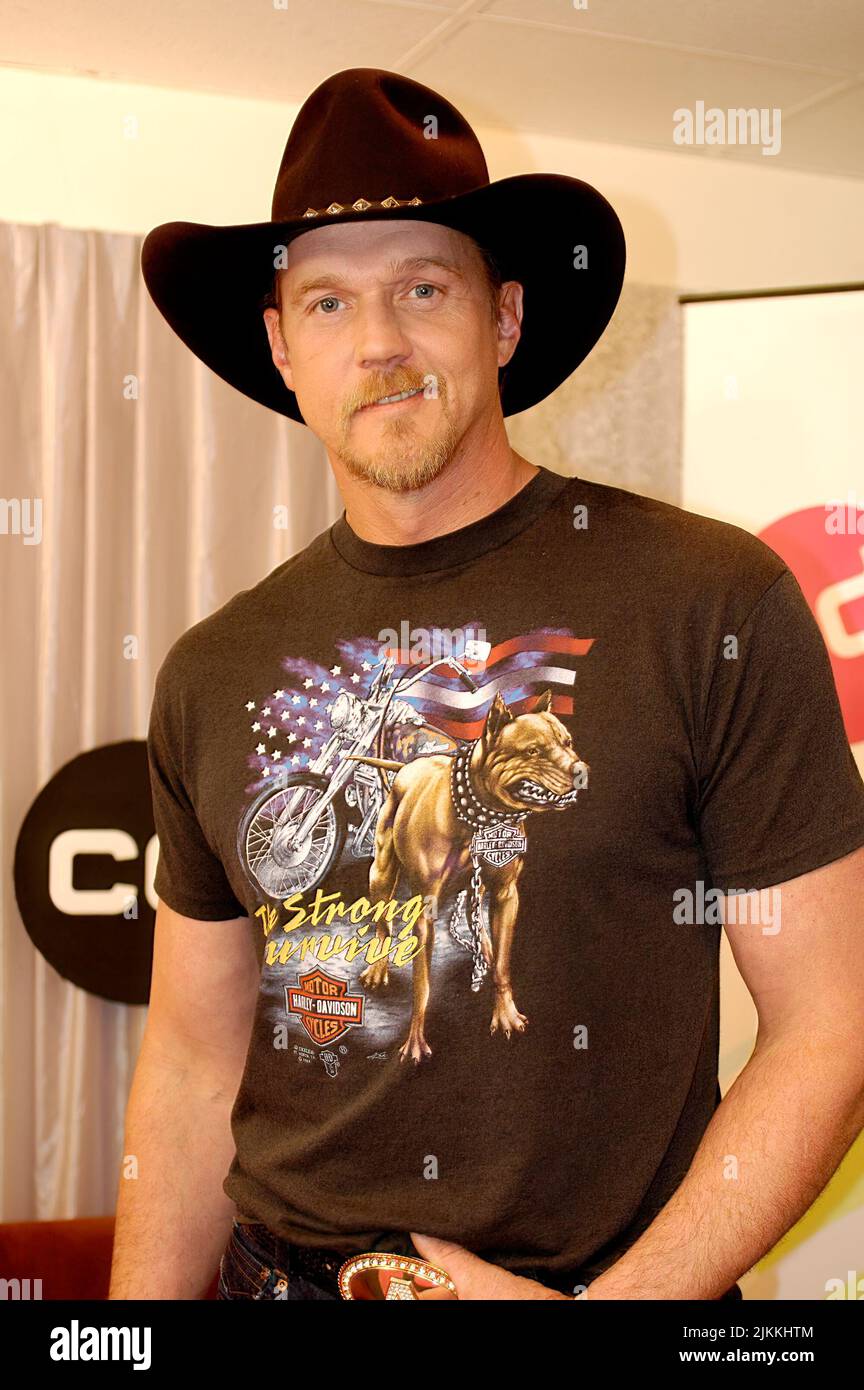 Eine vertikale Aufnahme des Country-Stars Trace Adkins bei einem Interview auf der Fernsehshow-CD USA Stockfoto