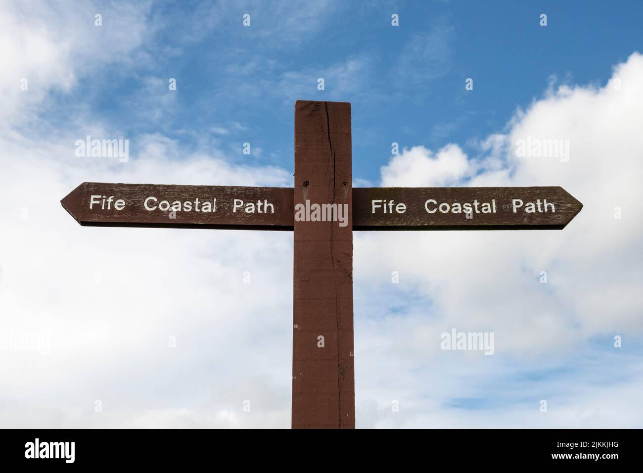 Ein Schild für den Fife Coastal Path in St. Monans im Osten von Fife. Stockfoto