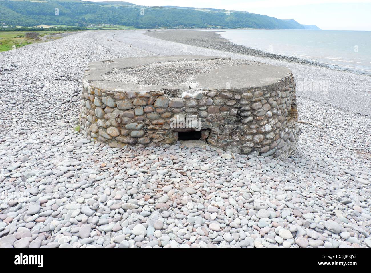 Eine alte Steinstruktur an einer Küste Stockfoto