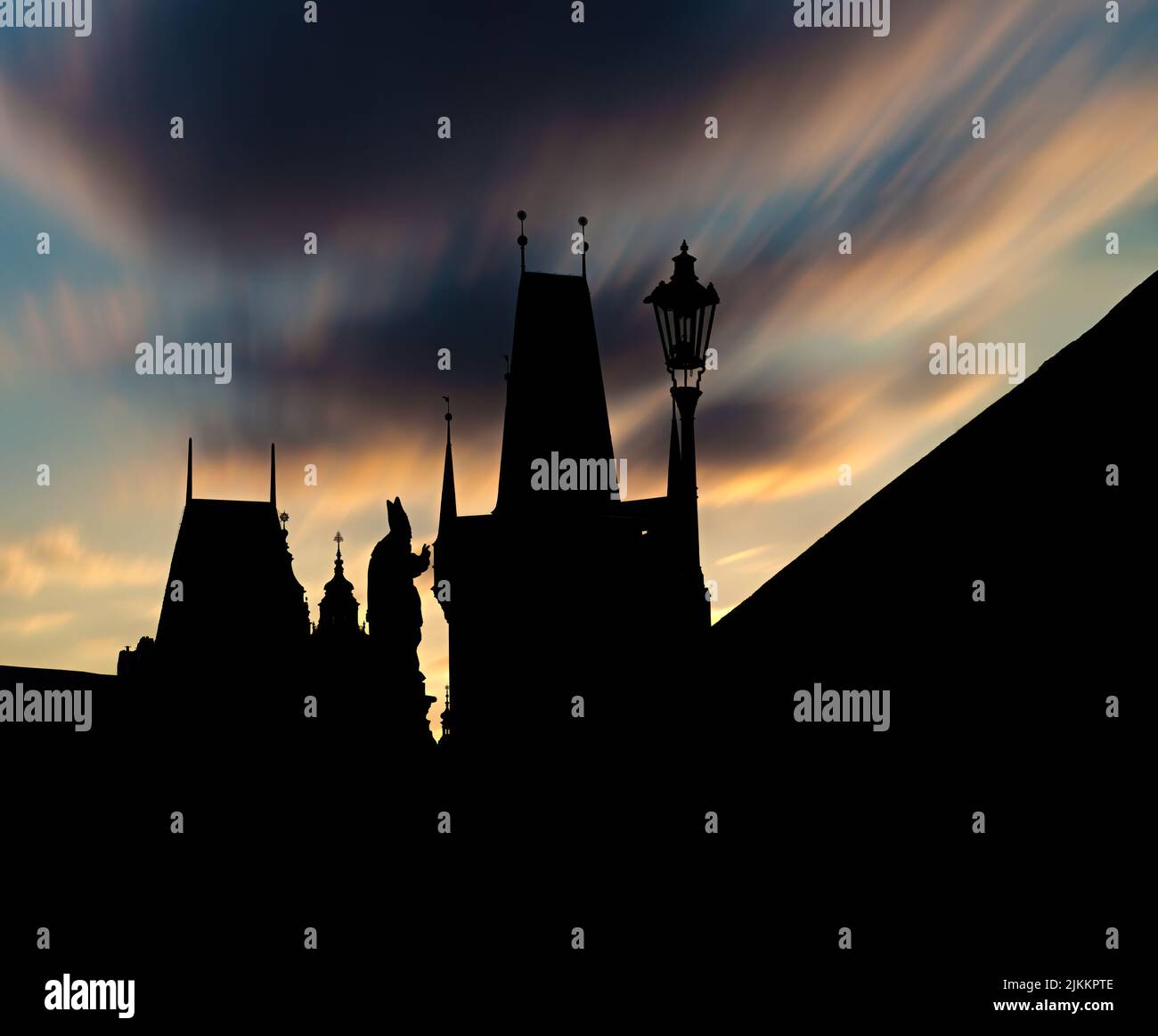 Silhouette des Kleineren Stadtturms, Prag, Tschechische Republik Stockfoto