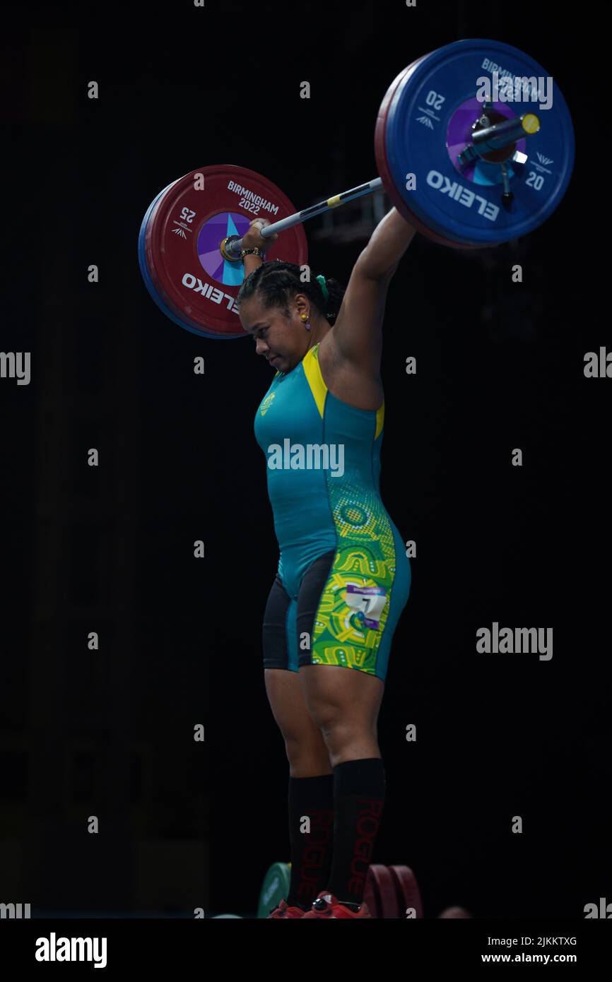 Die Australier Eileen Cikamatana beim Women's 87kg Gewichtheben