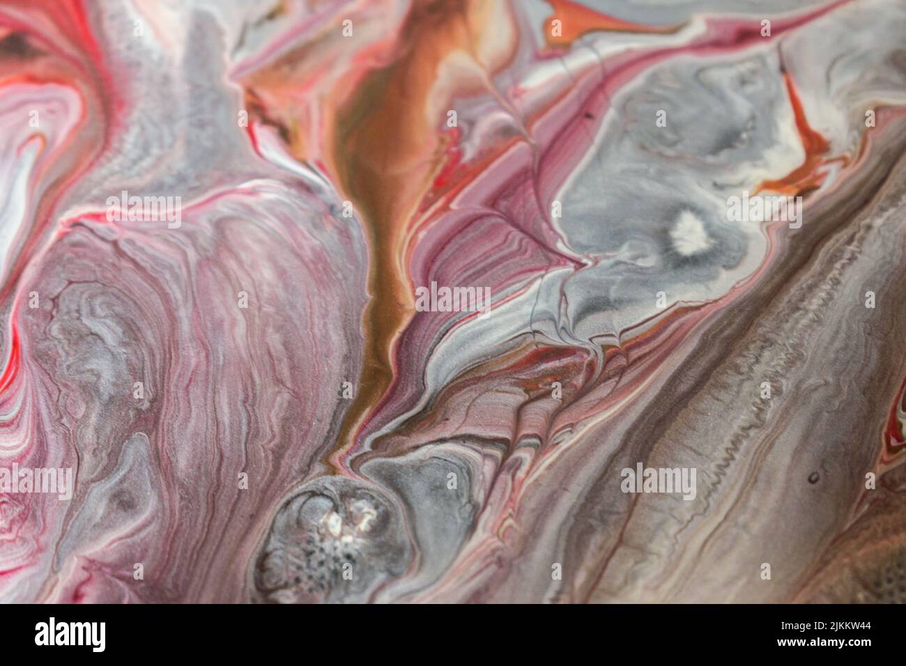 Die abstrakte Malerei mit Acryl mit Fluid Pour Stockfoto