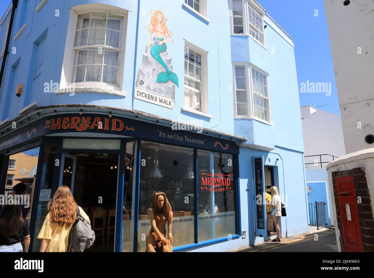 Meerjungfrau Fisch und Chips auf Dickens Walk in Broadstairs Altstadt, auf der Isle of Thanet, in Kent Stockfoto