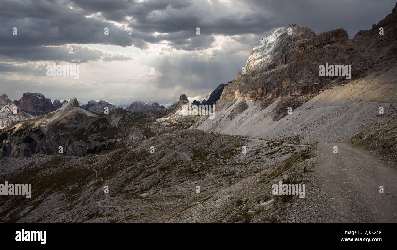 Wandern in den Dolomiten. Italienische Alpen, ein absolutes Mekka für outdoor-Enthusiasten. Spektakuläre Panoramen, bergigen Bergmassiven und felsigen Gipfeln, dass Stan Stockfoto