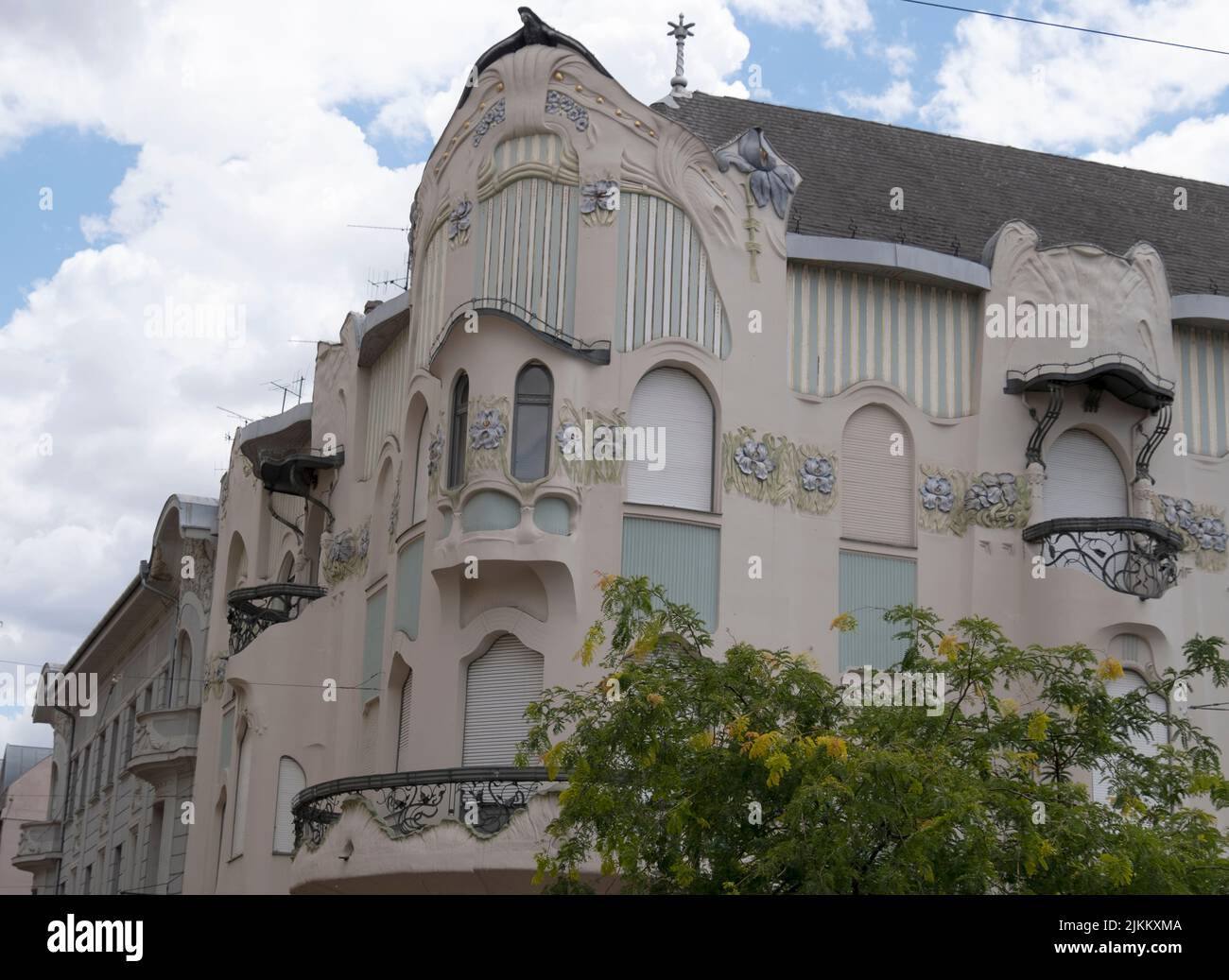 Reök Palace ist ein überwältigendes grün-lila Jugendstil-Struktur, im ...
