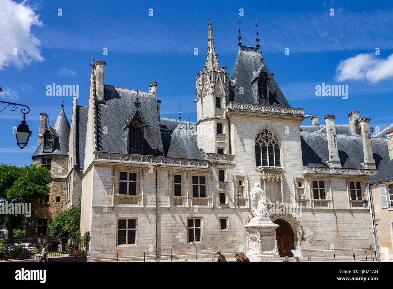Nahaufnahme des historischen Gebäudes namens Palais Jacques Coeur in Bourges, Frankreich Stockfoto