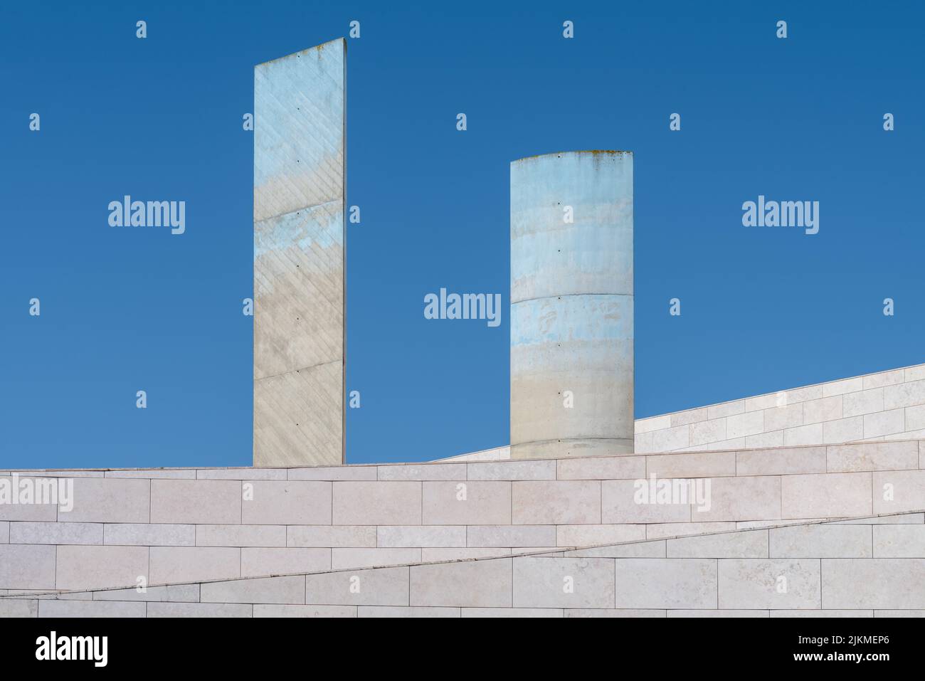 Eine schöne Aufnahme der Architektur des Gebäudes der Champalimaud-Stiftung in Lissabon, Portugal Stockfoto