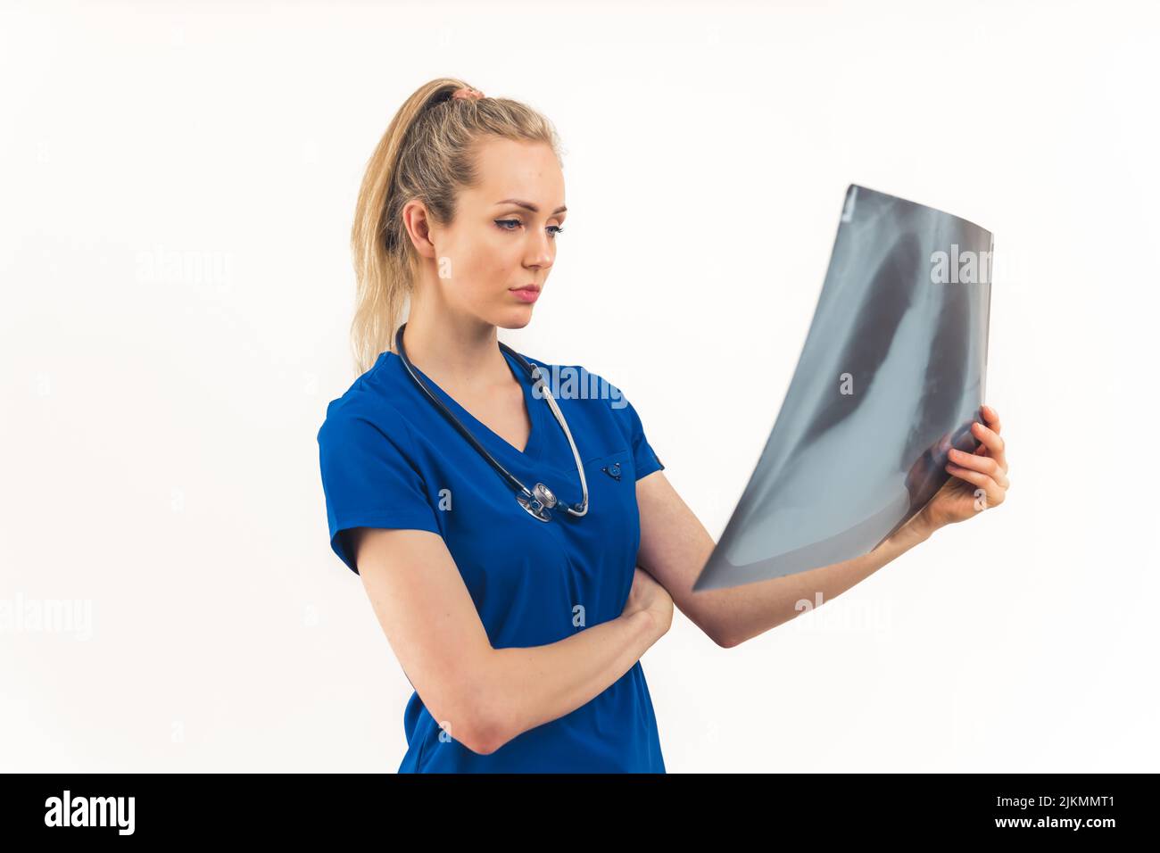 Krankenschwester beim Betragen einer Lungenscan - Nahaufnahme isoliert. Hochwertige Fotos Stockfoto