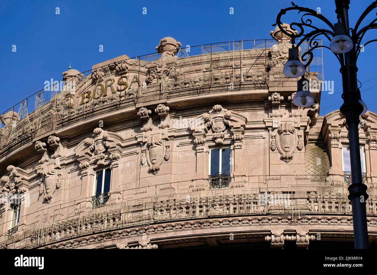 Piazza De Ferrari ist der Hauptplatz von Genua, bekannt für seinen Brunnen und wo viele Institutionen wurden Börse gegründet, Credito Italiano Stockfoto