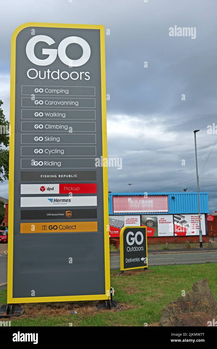 Go Outdoors, mit neuem Logo, außerhalb des Geschäfts in Wilson Patten St, Warrington, Khegy, WA1 1PS Stockfoto